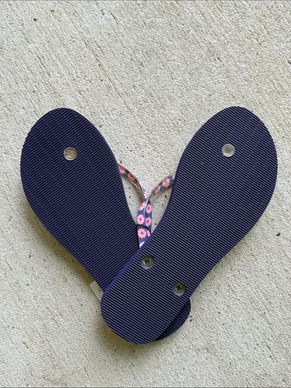 Vera Bradley Magenta Medallion Print Flip Flops-NEW- Size Large (women’s 9-10)
